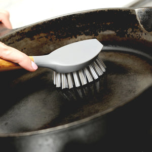 Full Circle 'Tenacious C' Cleaning Brush & Scraper for Cast Iron